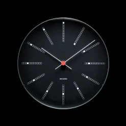 New Arne Jacobsen Clocks Vægur Ø29 cm i sort | Køb her