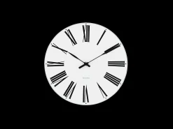 Arne Jacobsen Roman Vægur Ø16 cm hvid/sort | Køb her