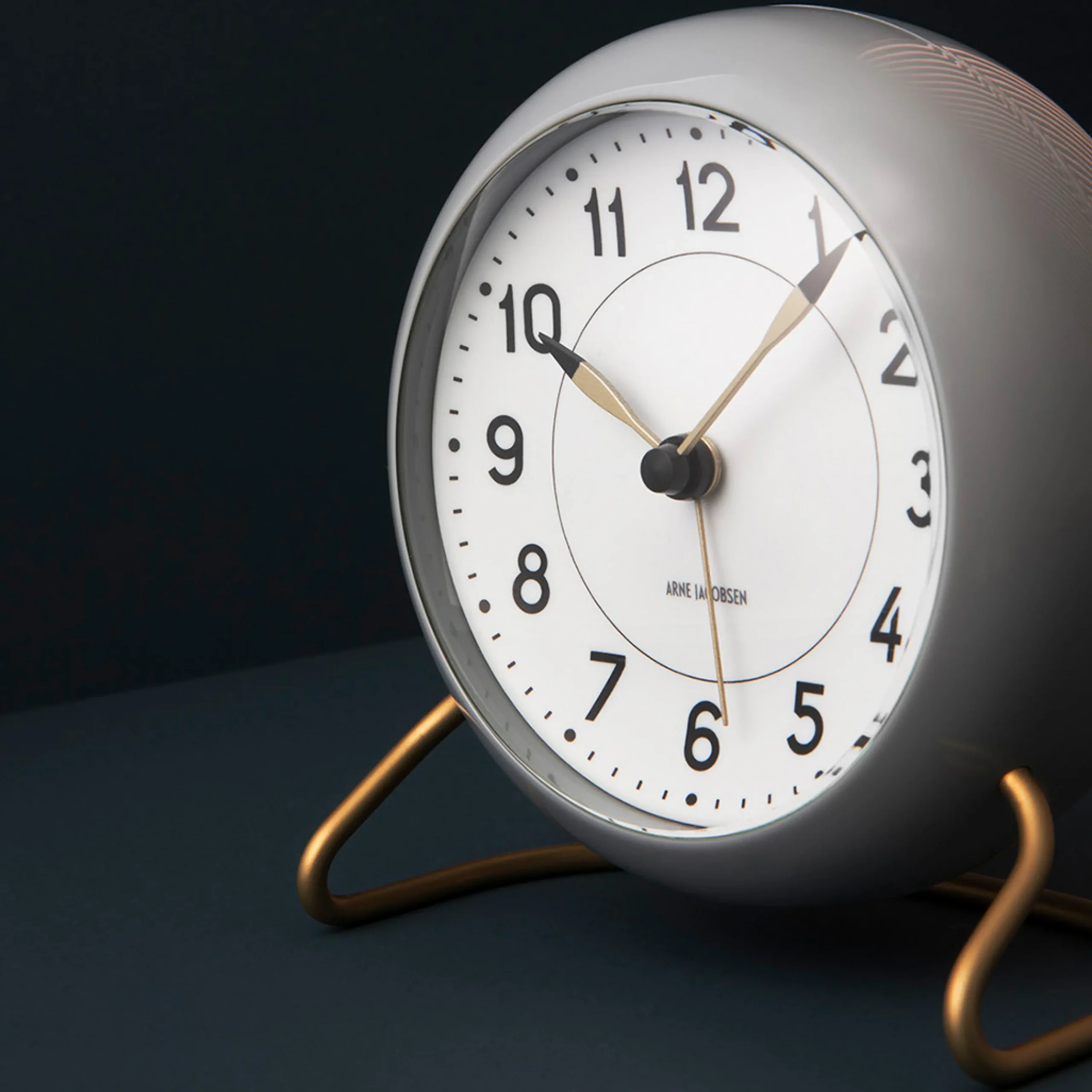 Clearance Arne Jacobsen Station Bordur Ø11 cm grå/hvid | Køb her