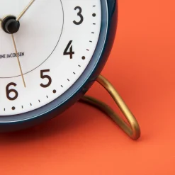 Best Arne Jacobsen Station Bordur Ø11 cm petroleum/hvid | Køb her