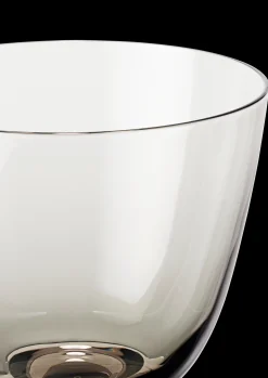 Sale Holmegaard Glas på fod 35 cl i grå fra serien Flow | Køb her