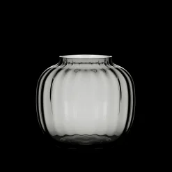 New Holmegaard Vase H12.5 cm i grå fra serien Primula | Køb her