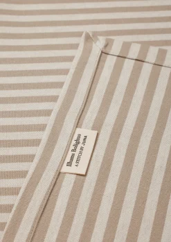 Discount JUNA Dug 150x220 cm i sand fra serien Lines | Køb her