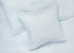 New JUNA Monochrome Lines Sengetøj 150x210cm blå/hvid | Køb nu