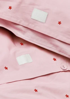 Sale JUNA Sengetøj 150x210 cm i rosa fra serien Daisy | Køb her
