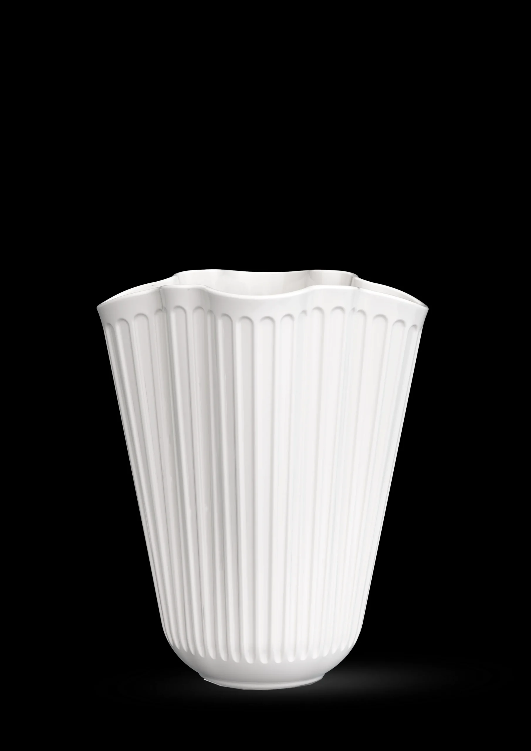 Best Kähler Unfold Vase H20.5 cm i hvid fra serien Hammershøi