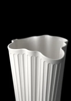 Best Kähler Unfold Vase H16.5 cm i hvid fra serien Hammershøi
