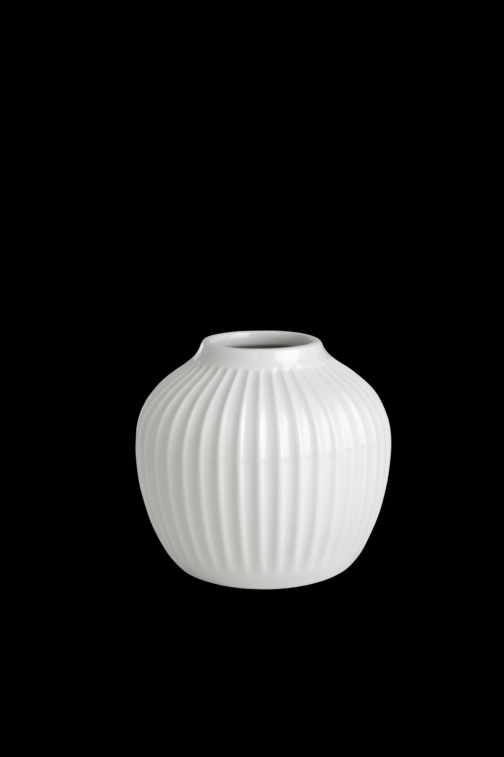 Outlet Kähler Vase H13 cm i hvid fra serien Hammershøi | Køb her