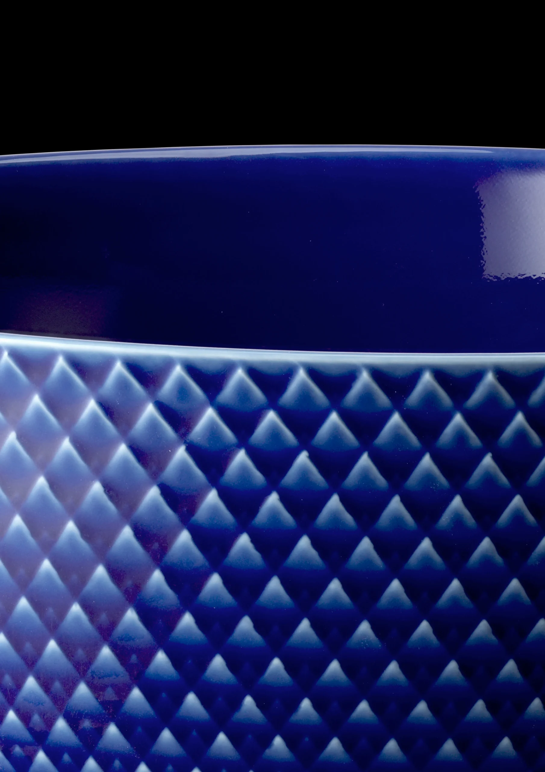 Hot Lyngby Porcelæn Rhombe Color Serveringsskål Ø22 cm mørk blå