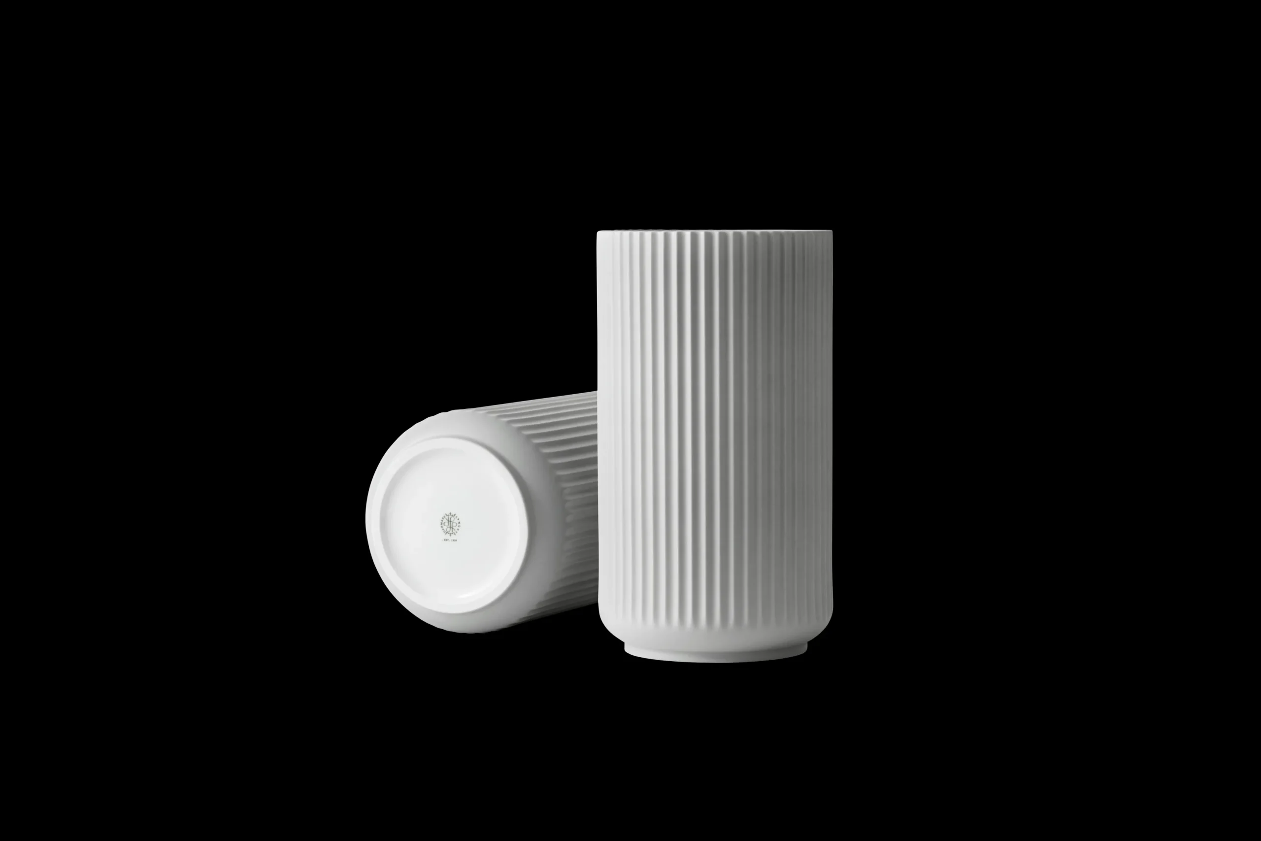 Best Lyngby Porcelæn Vase H25 cm i grå fra serien Lyngby