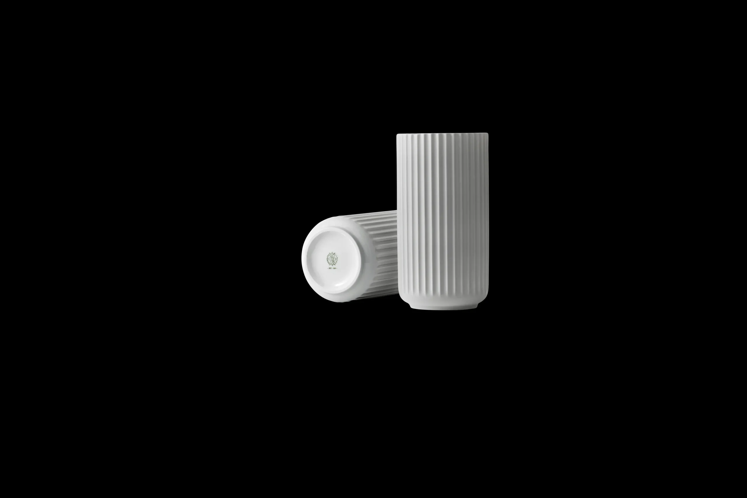 Hot Lyngby Porcelæn Vase H20.5 cm i grå fra serien Lyngby